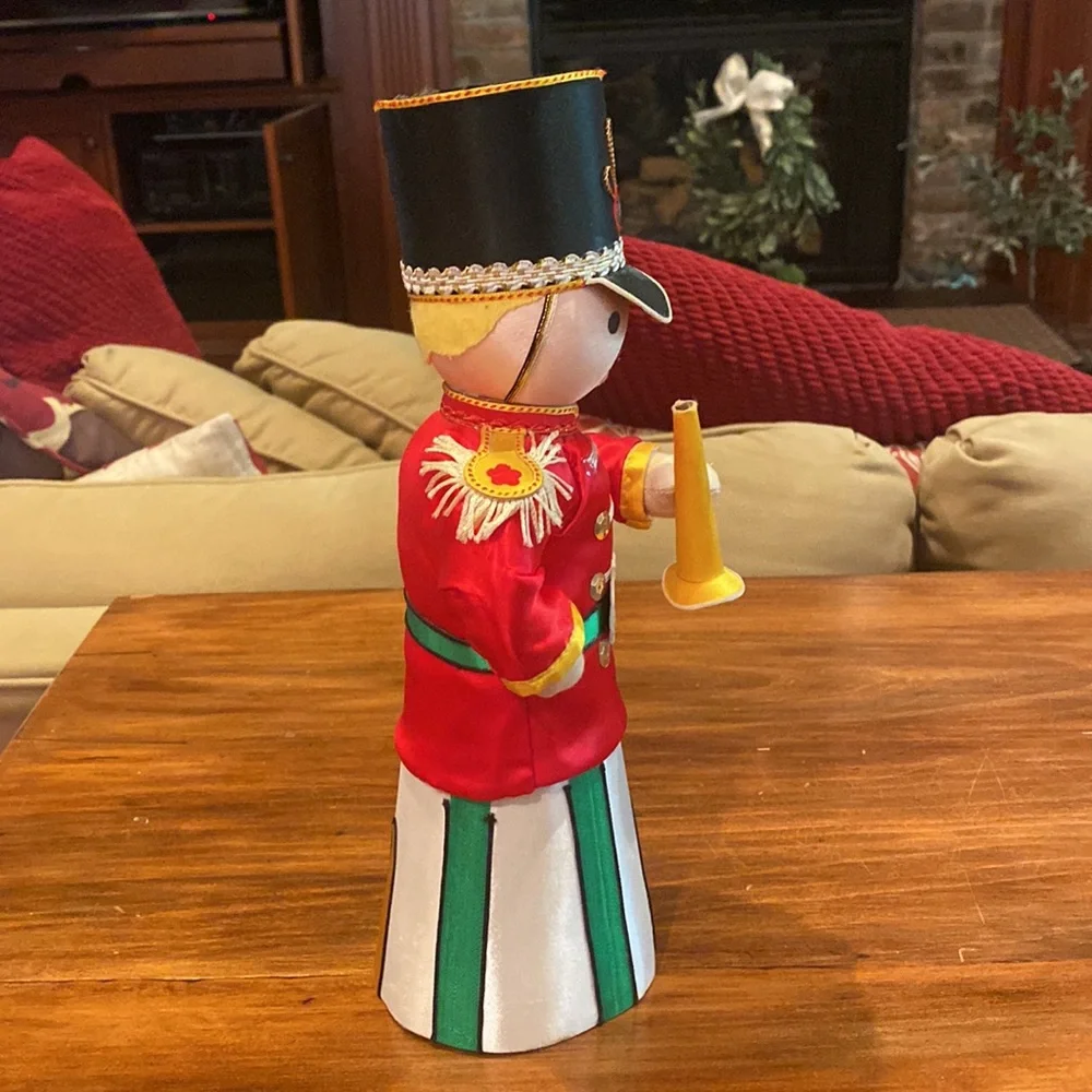 Vintage Emporium Capwell Christmas Soldier